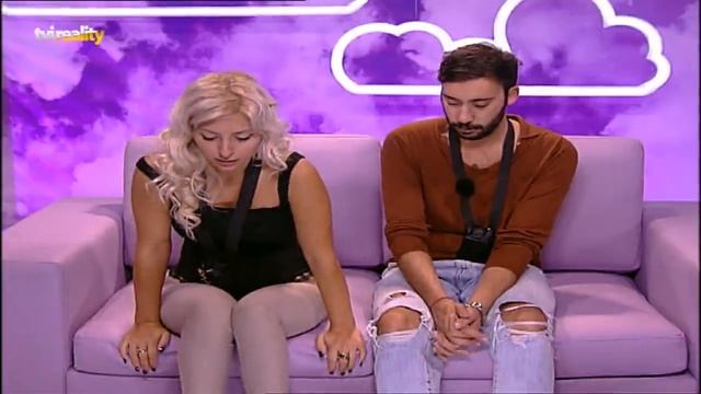 Agnes presenteou os colegas com uma «papa di cantina» - Secret Story 5 смотреть онлайн