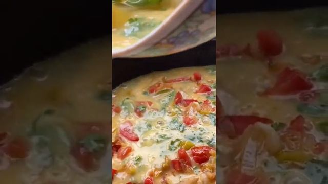 Яичница с овощами и зеленью в печи на дровах смотреть онлайн