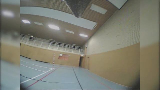 Indoor Racing Parcour with Plane | TobyRich Smart Plane Pro FPV | Heli-Mode смотреть онлайн
