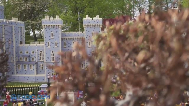 39,960 Legos Transform Into Mini Royal Wedding Just in Time for Celebration смотреть онлайн
