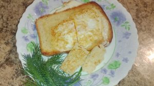 яичница в хлебе на сковороде                        Быстрый и вкусный завтрак