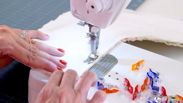 How to make Quilt as you Go Stockings by June Tailor| Fat Quarter Shop смотреть онлайн