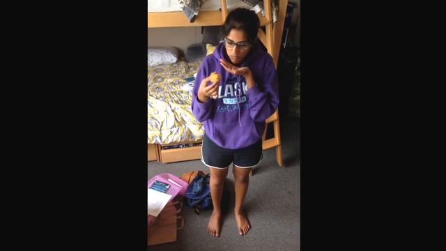 Vidhi's First Time Eating Mooncake!! смотреть онлайн