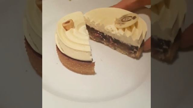 La découpe de la tarte vanille ! смотреть онлайн