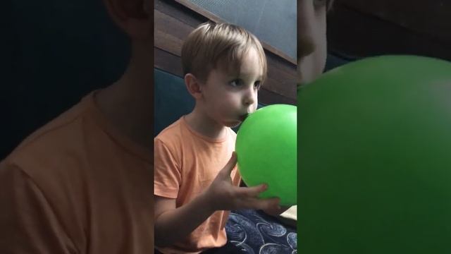 Надуваем шарик))) смотреть онлайн
