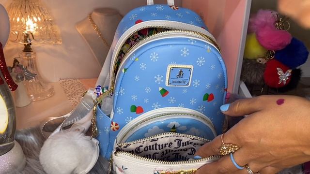 What’s in my Bag/ Loungefly “Buddy the Elf” Mini Backpack смотреть онлайн