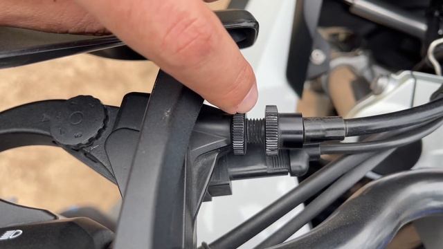 False Neutral - BMW F750GS смотреть онлайн