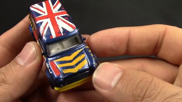 Hot Wheels 1967 Austin Mini Van Review 1:64 смотреть онлайн