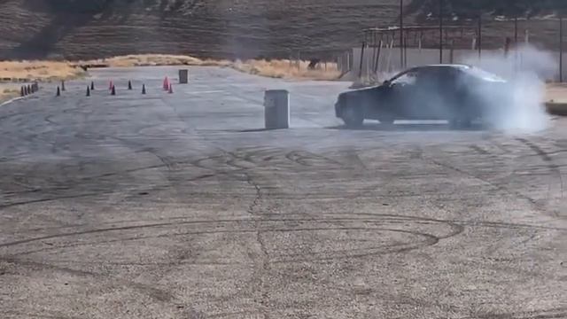 BMW E46 328 doing donuts смотреть онлайн
