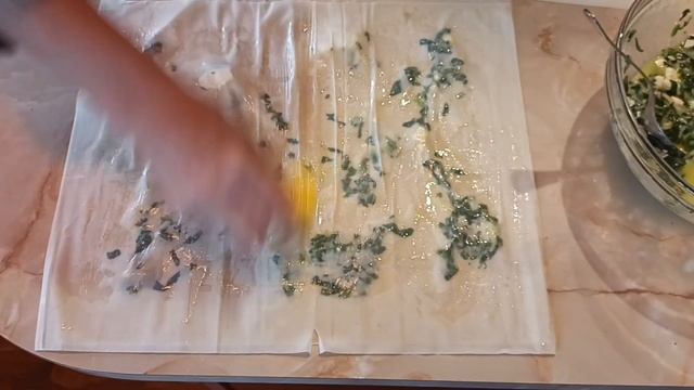 Healthy breakfast with eggs, cheese, spinach and yellow cheese. Filo pastry recipe. смотреть онлайн