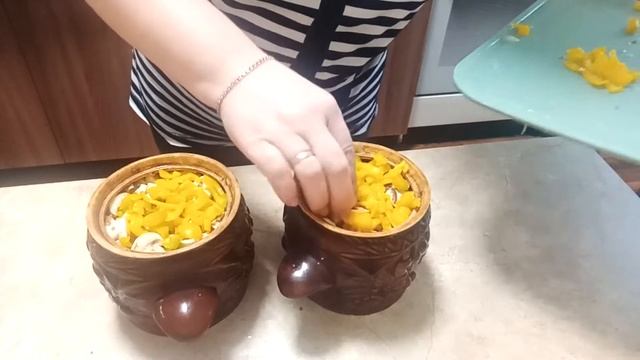 ЖАРКОЕ В ГОРШОЧКЕ. ПАЛЬЧИКИ ОБЛИЖЕШЬ. смотреть онлайн