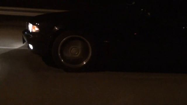 BMW E46 330 (manual) vs BMW E38 740 (automat) смотреть онлайн