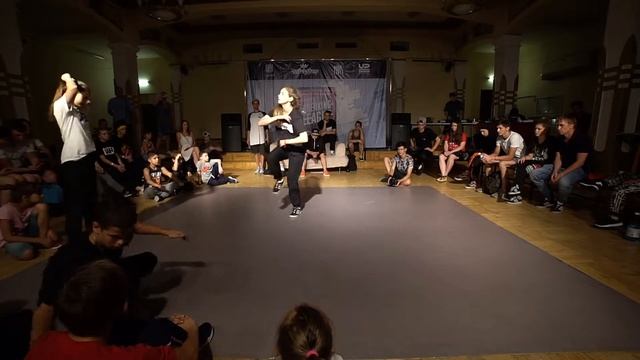 Юла vs Lizzy смотреть онлайн
