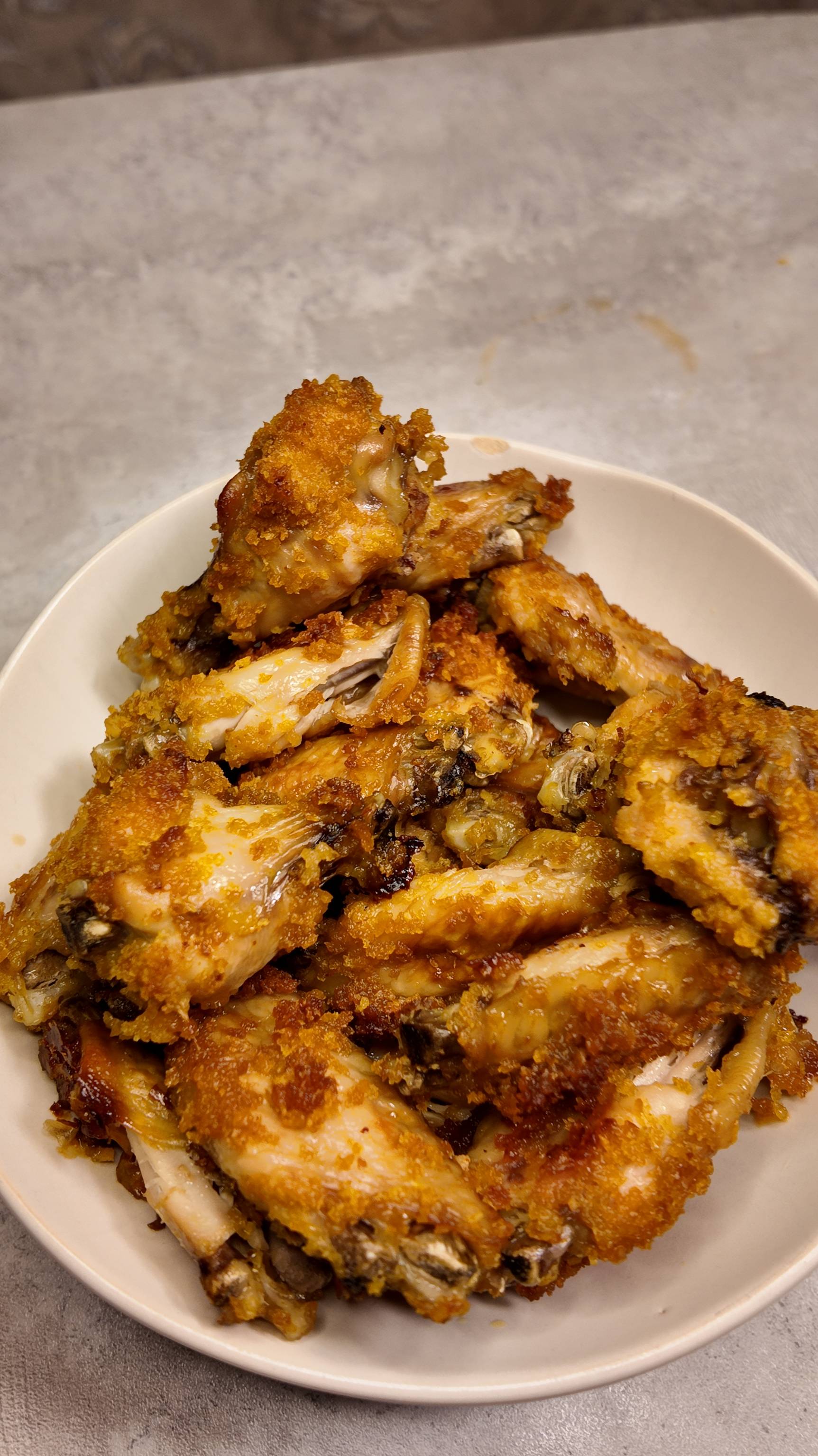 Как сделать хрустящие крылышки в панировочных сухарях без жарки смотреть онлайн