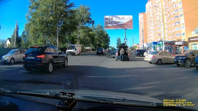 Паркуемся по фэншую. :)) Золотистый мерс со встречки смотреть онлайн