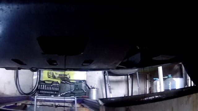 Замена масла в двигателе Мицубиси Каризма сервисные хитрости смотреть онлайн