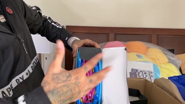 BLOWING THE BAG AT COMPLEXCON LONG BEACH!!! (OFFSET, NIGO, JIBRIZY MAGIC) смотреть онлайн