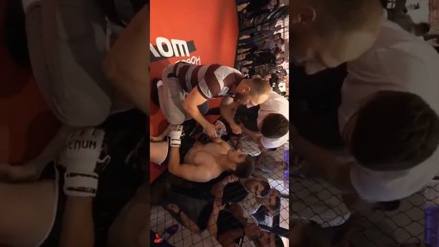 Бой! Бой Хизира vs Околофутбольщик смотреть онлайн
