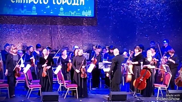 На новогоднем концерте КСО «Под крышами старого города» в Доме Искусств 11/01/2024 смотреть онлайн