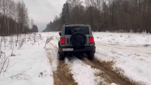 Tank 300 и Mitsubishi l200 на легком бездорожье.