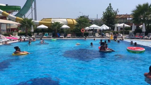 Первый заплыв с ластами :) смотреть онлайн
