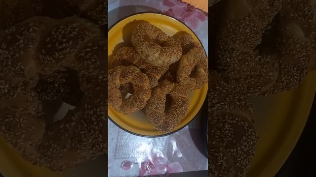А ВОТ И ГОТОВЫЕ ТУРЕЦКИЕ СИМИТЫ ( БУБЛИКИ) смотреть онлайн