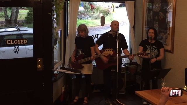 Accidental Folk play It Ain't Me (Bob Dylan, June Carter, Johnny Cash cover) смотреть онлайн