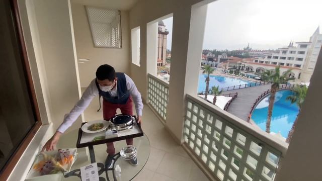 #Анталия: Titanic Mardan Palace - Наслаждаясь гамбургером, чизбургером и видом на бассейн. смотреть онлайн