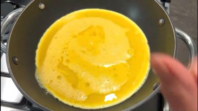 Uova con Mozzarella in padella 😋 Pronto in 15 minuti! смотреть онлайн