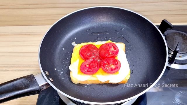 Cover the Fried Egg With Bread!! Super Easy Crispy Sandwich! смотреть онлайн