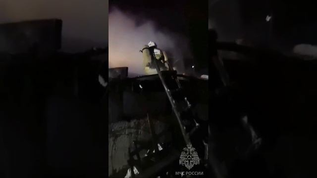 В Омской области сгорел гараж и баня смотреть онлайн