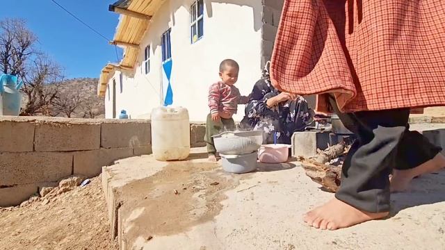 "A nomadic man and a woman with a beautiful garden" смотреть онлайн