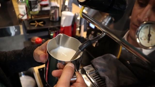 How To Make Two Latte Art With One Pitcher | Latte Art tutorial | Barista Skills смотреть онлайн