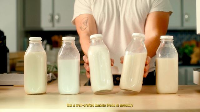 Steaming Milk on the Linea Mini смотреть онлайн