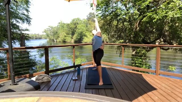 Strength And Focus Yoga Class With Tanya Chappell смотреть онлайн