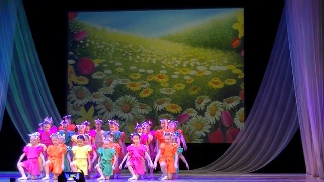 Танец Будем в месте. 2 класс. Школа танца Елены Морозовой. 03.03.2024 смотреть онлайн