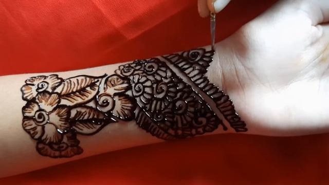 Drawing with henna in beautiful hands-Latest Easy and simple Arabic mehndi Design -Trending mehndi смотреть онлайн