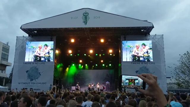 Wolf Alice - Fluffy (Ahmad music tea fest 21.07.18) смотреть онлайн