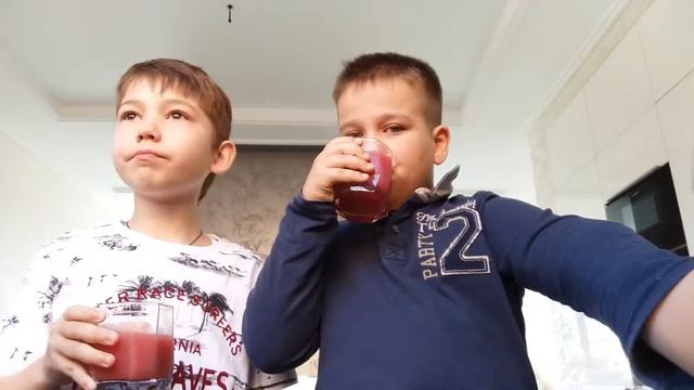 Смешиваем напитки с другом смотреть онлайн