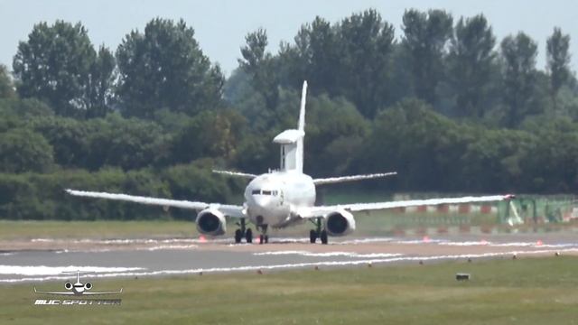 Boeing E-7A Wedgetail 737-7ES Australian Air Force departure at RAF Fairford RIAT 2017 AirShow смотреть онлайн