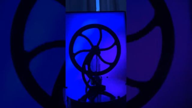 latte powered stirling engine runs in front of my led matrix panel. смотреть онлайн