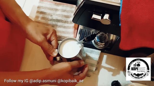 [Delonghi ECP 35.31] Milk frothing and pouring Latte Art tutorial смотреть онлайн