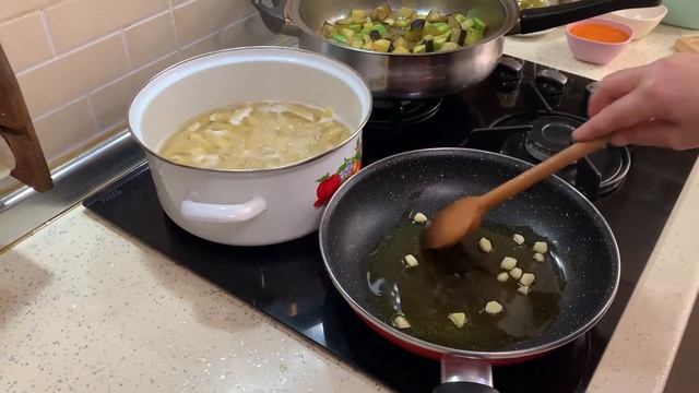 Penne with zucchini and eggplant / Pene me kungull dhe patellxhan смотреть онлайн