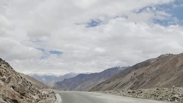 world highest motorable road khardungla top | North pullu | смотреть онлайн