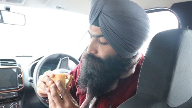KFC vs Burger King| Cheapest Burger Comparison| Punjabi Brothers Vlog смотреть онлайн