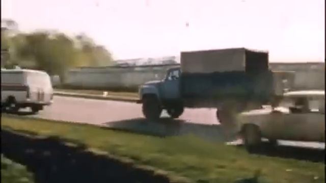 Клещ (1990) 2 серия - car chase scene смотреть онлайн