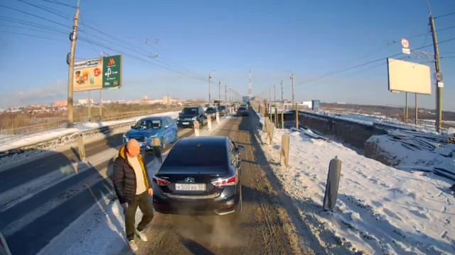 Причина сегодняшней пробки у Телецентра. смотреть онлайн