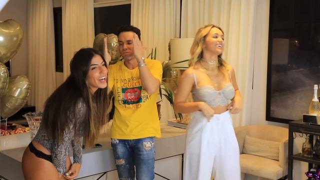 STRIPTEASE COM RACHEL APOLLONIO E RAFA KALIMANN | #MatheusMazzafera