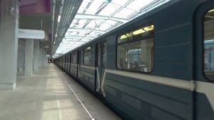 Московский Метрополитен 81-717/714 серии 8722 и 8727 + 10011 и 0156 на станции Технопарк