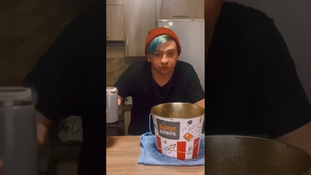 Жидкий азот + кипяток #юмор #перков #эксперимент #наука #опыты #kfc смотреть онлайн